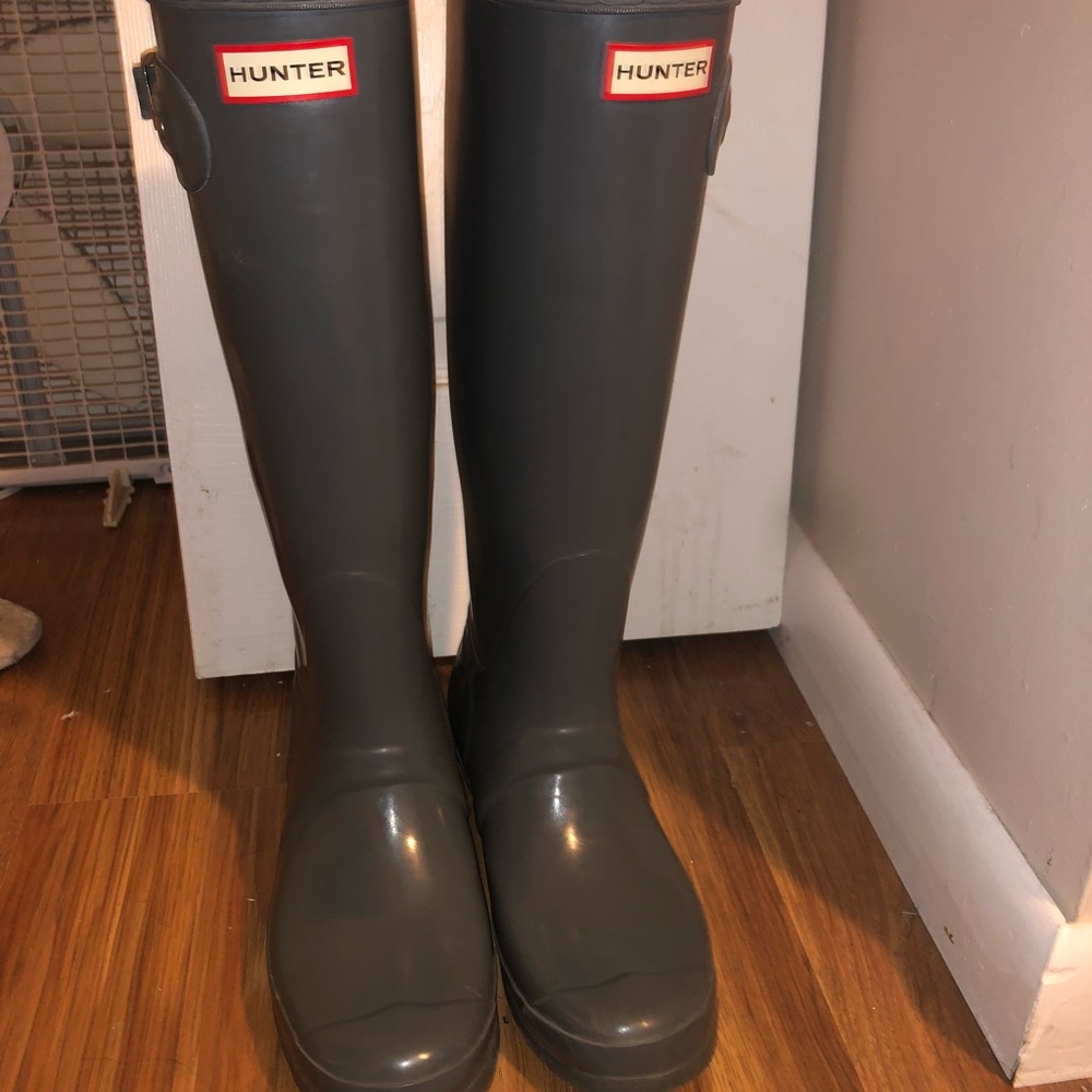 LIKE NEW GRAY HUNTER BOOTS